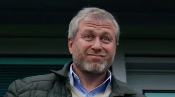 رومان أبراموفيتش يواجه الحكومة البريطانية بشأن 2.5 مليار جنيه إسترليني من أموال تشيلسي